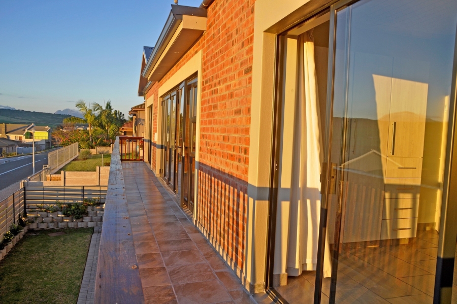 5 Bedroom Property for Sale in Reebok Western Cape